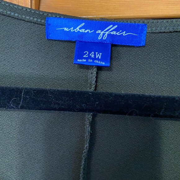 URBAN AFFAIR Blouse with bell sleeves, Size 3X - Picture 2 of 4